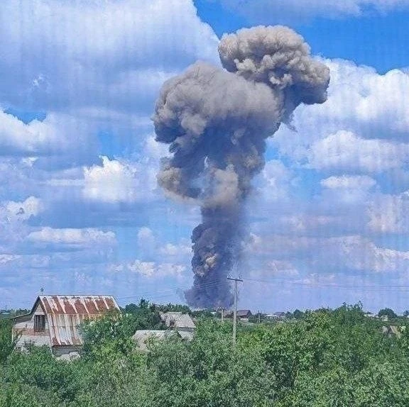 💥 В Павлограде Днепропетровской области поднимается дым после прилетов