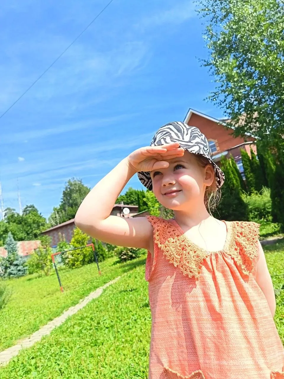 - Что это пролетело? - Это пол лета, они тут часто пролетают…⛱️🌞🥲