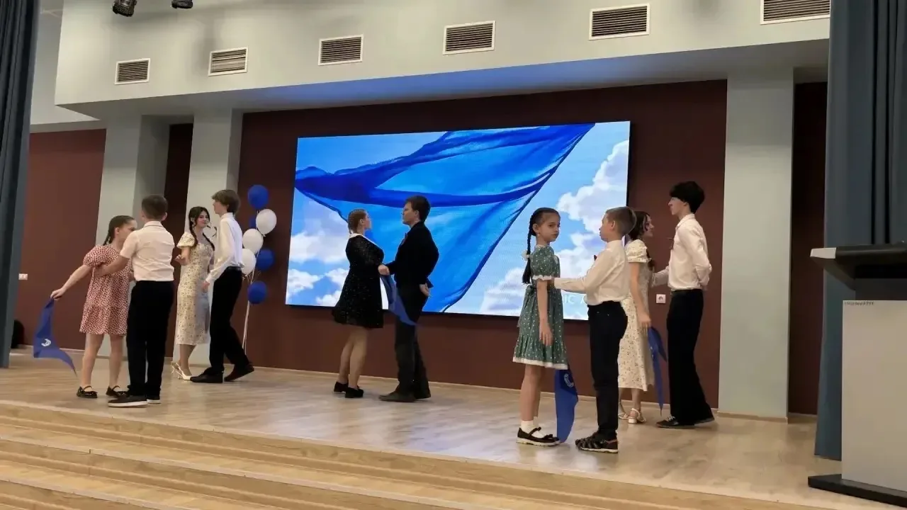Сегодня, 7 мая 2026 года, в МАОУ «Школа 10» состоялся яркий и трогательный концерт, посвященный Дню 