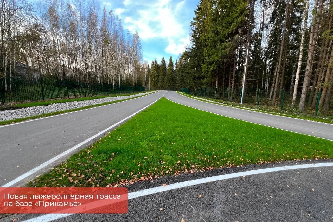 В Перми открыли первую лыжероллерную трассу на базе Прикамье. Ее длина составляет 3,4 к...