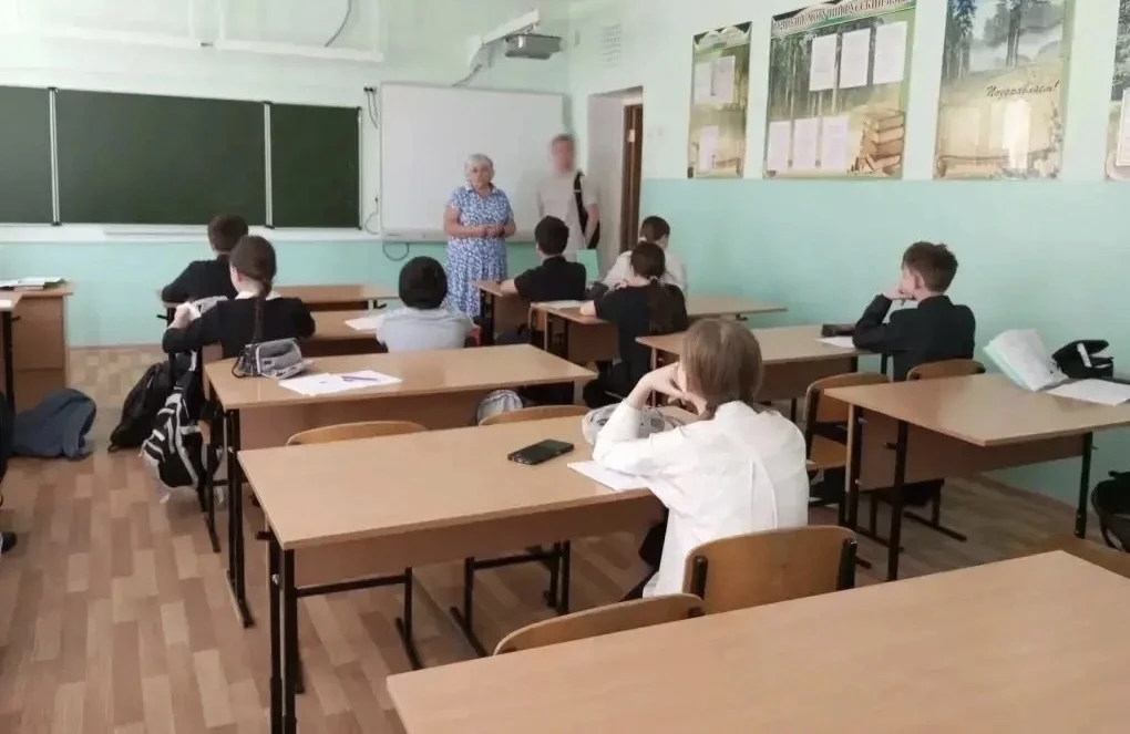 Вчера в нашей школе прошла встреча с участником СВО, нашим выпускником, который с первых дней находи