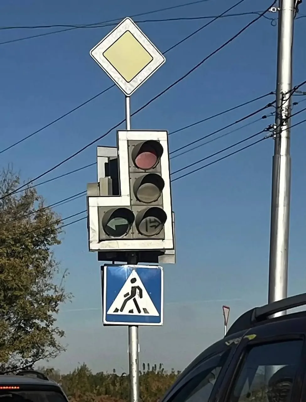Уфимцы негодуют: почему перестали мыть светофоры в Затоне?