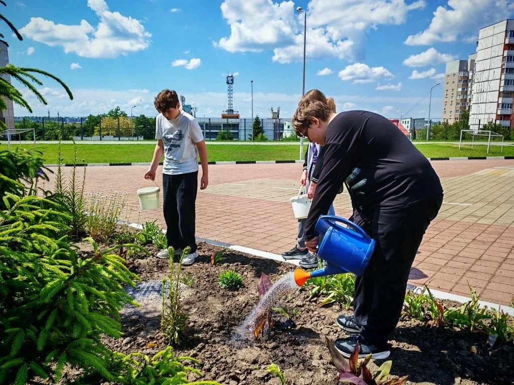 Лето с пользой: как проходят дни в лагере труда и отдыха👍

Лето — это не только отдых, но и отлична