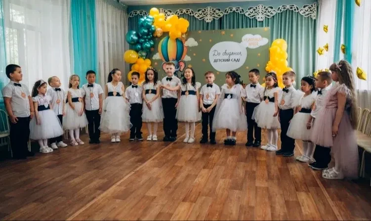 Выпуск - 2026 " Лучше всех"

Сегодня, ребята, у вас выпускной,
Прощаетесь вы с детским садом.
Желаем