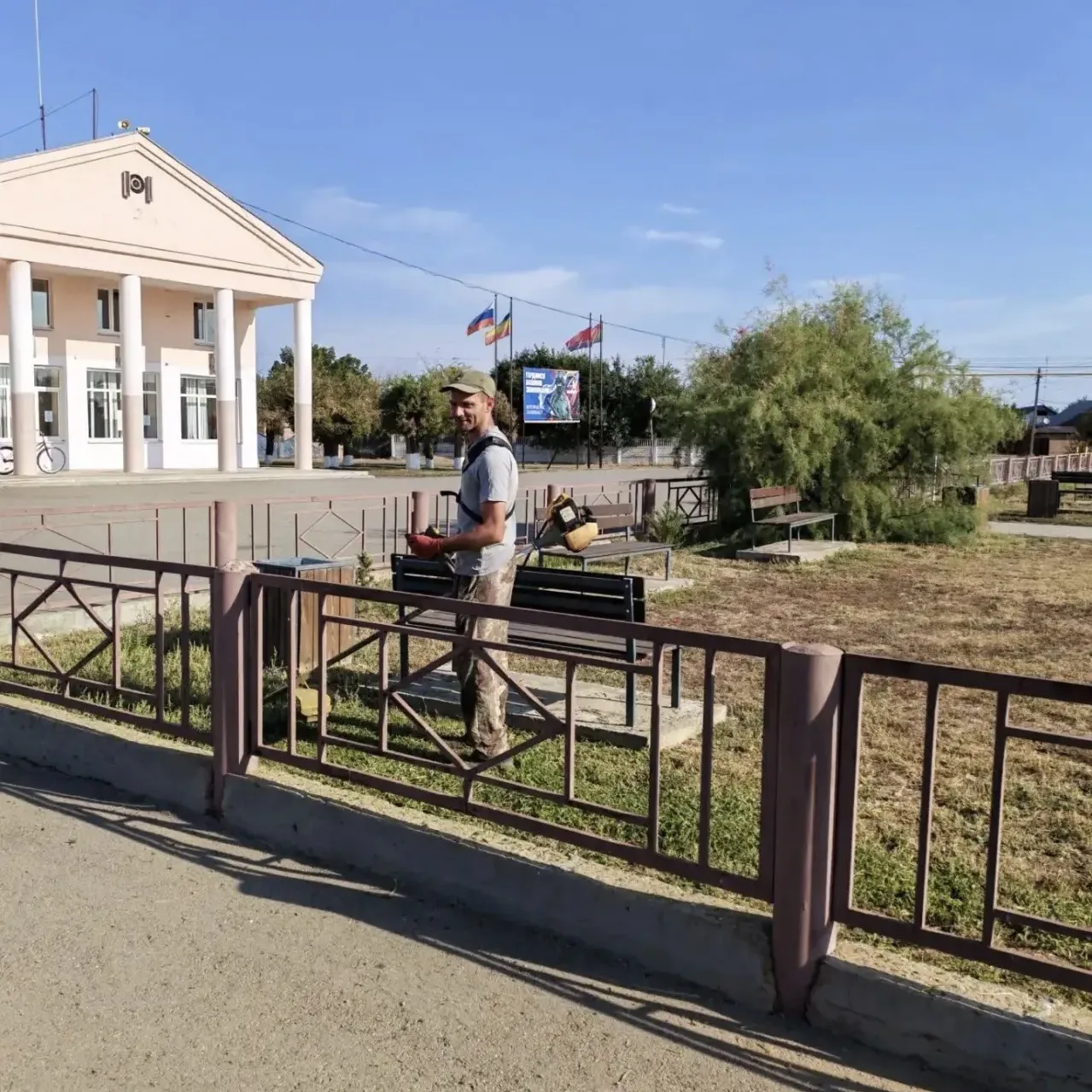 На прилегающей территории у Северного Дома Культуры проведен комплекс работ по благоуст...