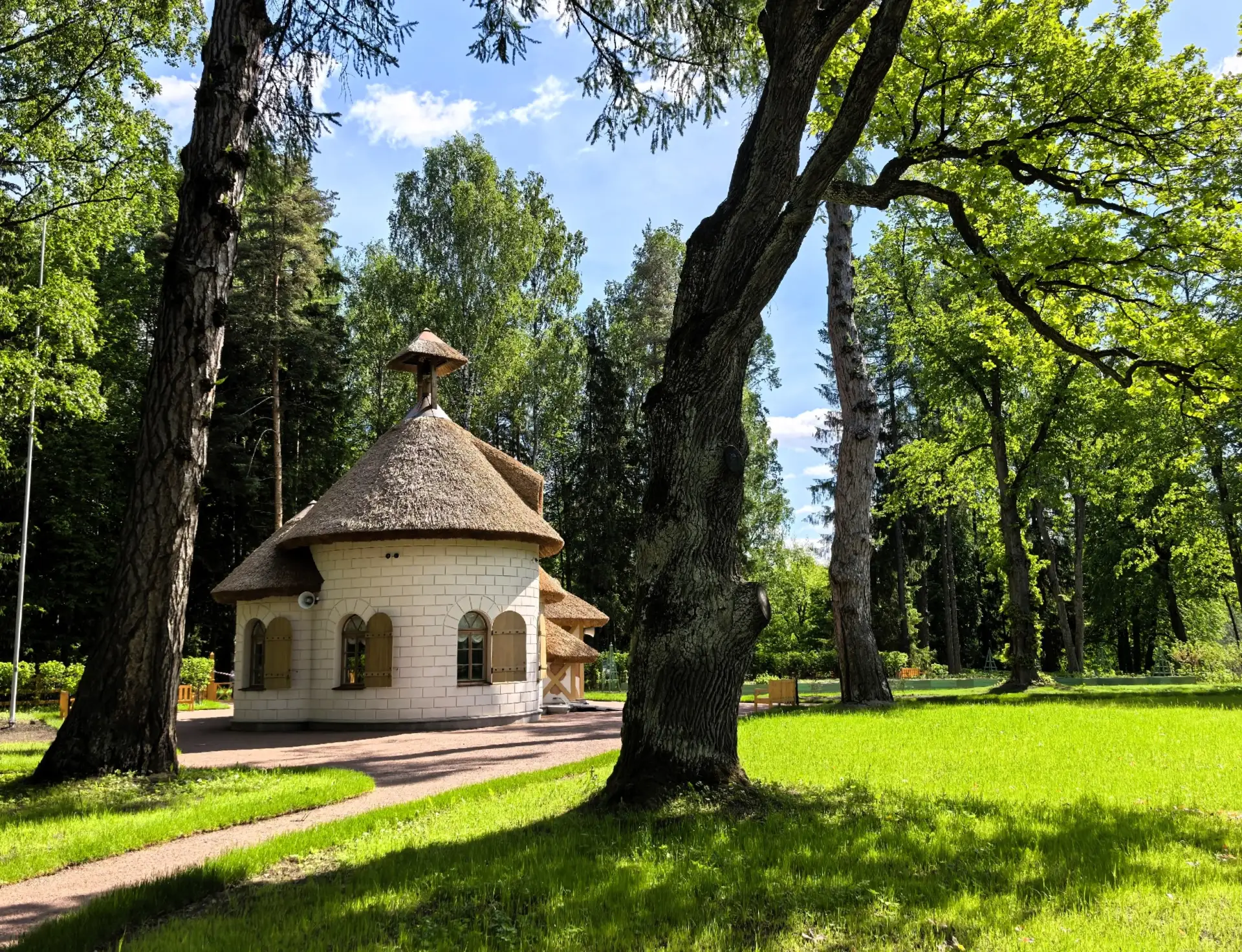 🔔 Приглашаем гостей парка на экскурсии по возрожденному павильону «Старое Шале»!

🕐 Расписание сеа
