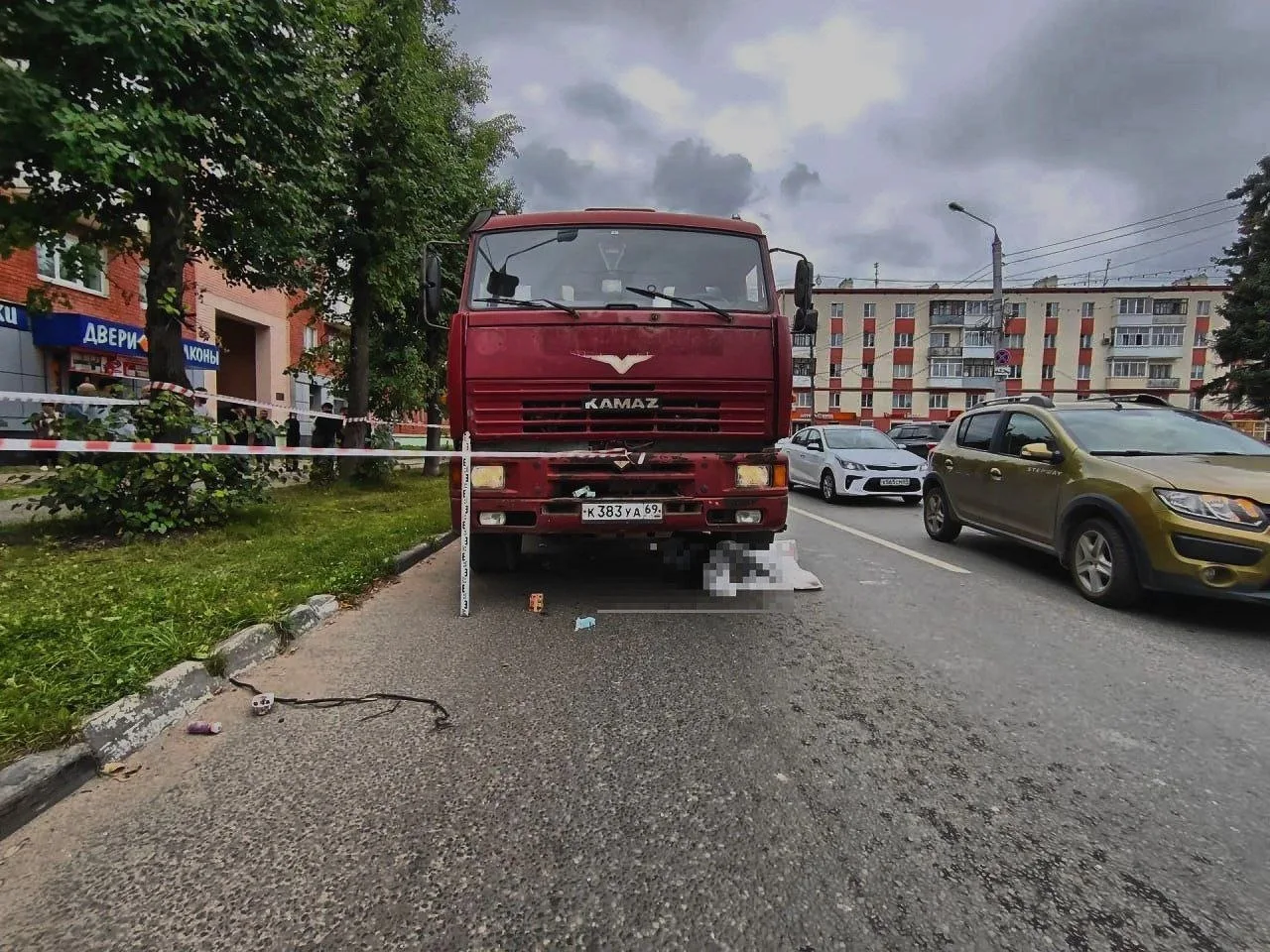 😱В Твери женщина погибла под колесами грузовика