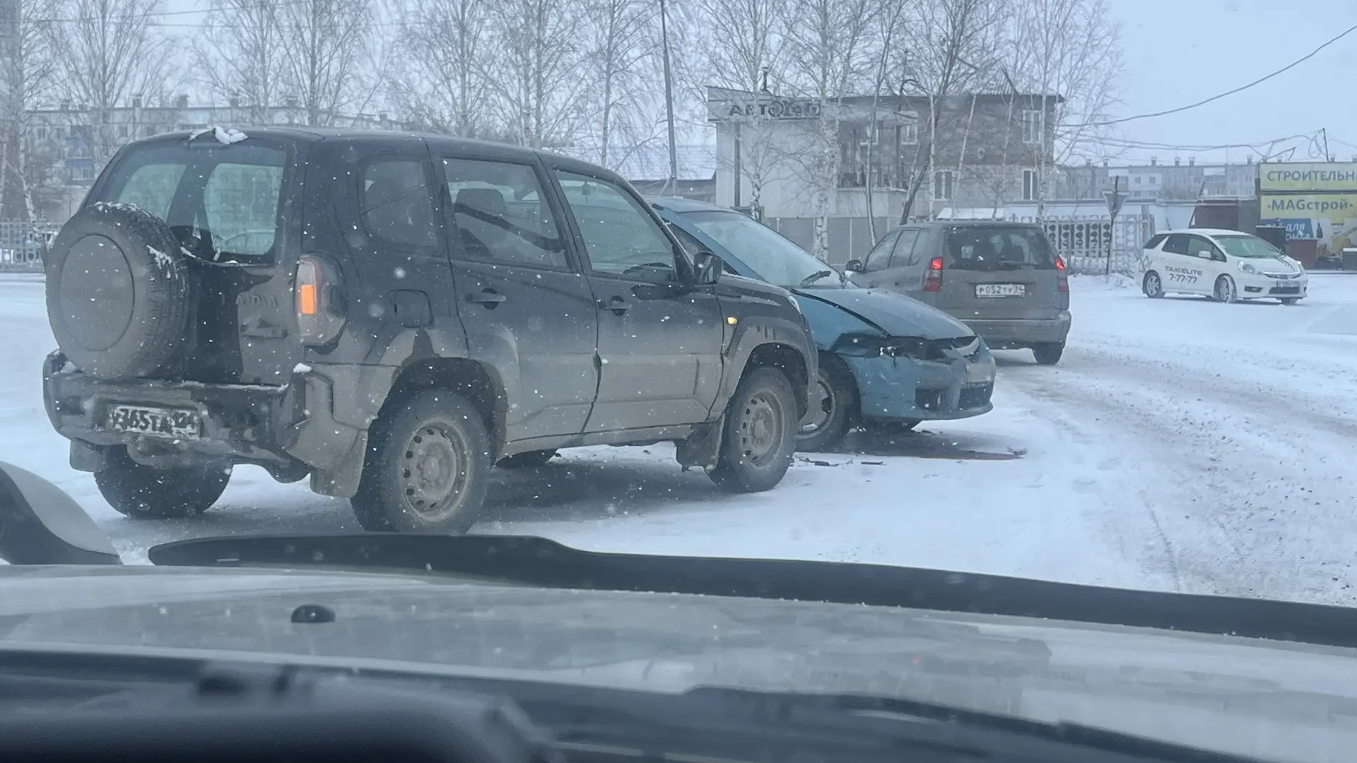 ❗Дорога очень скользкая ❗   Будьте осторожны и не спешите.  Сейчас небольшое затруднение на полосе у