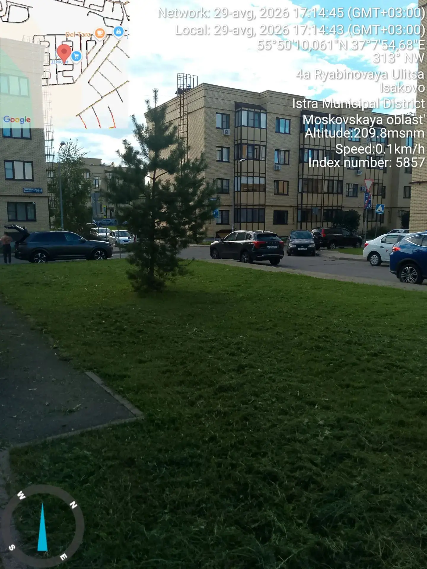 Проводится регулярный окос и уборка территории.