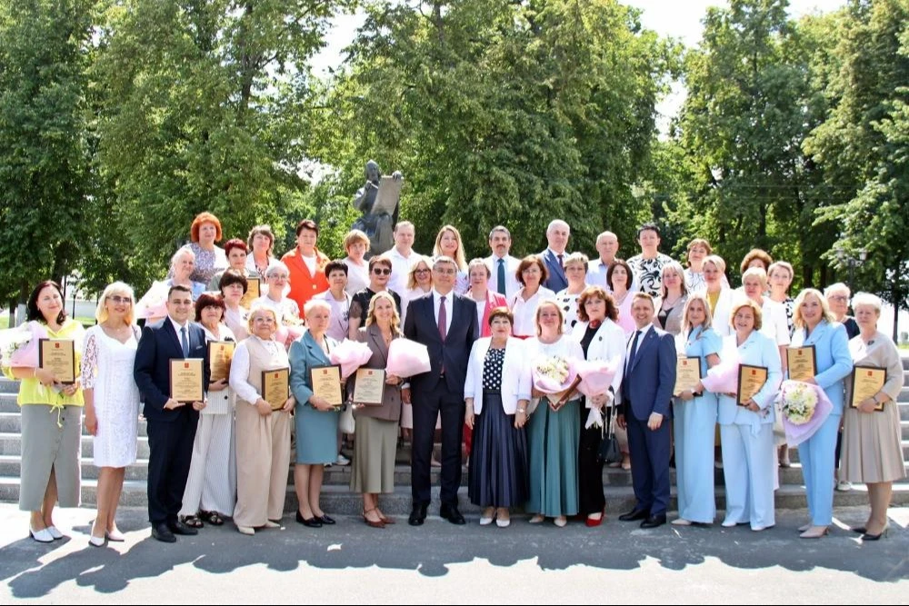 https://vkvideo.ru/video-77952454_456251702
Во Владимире наградили лучших руководителей образователь