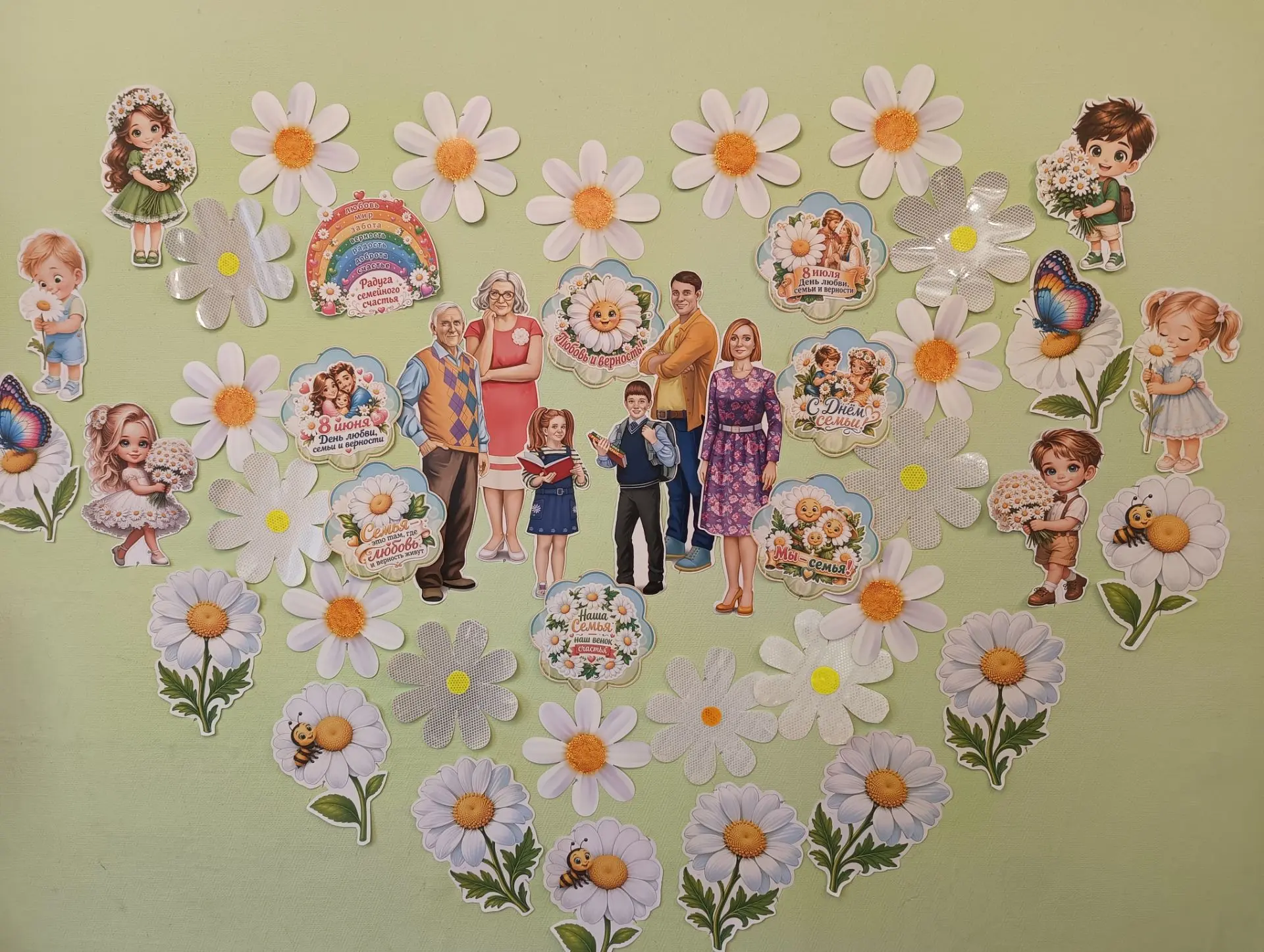 🌞🌈✂️ В творческой мастерской нашего детского сада было по - особенному тепло. Мы решили поймать ку