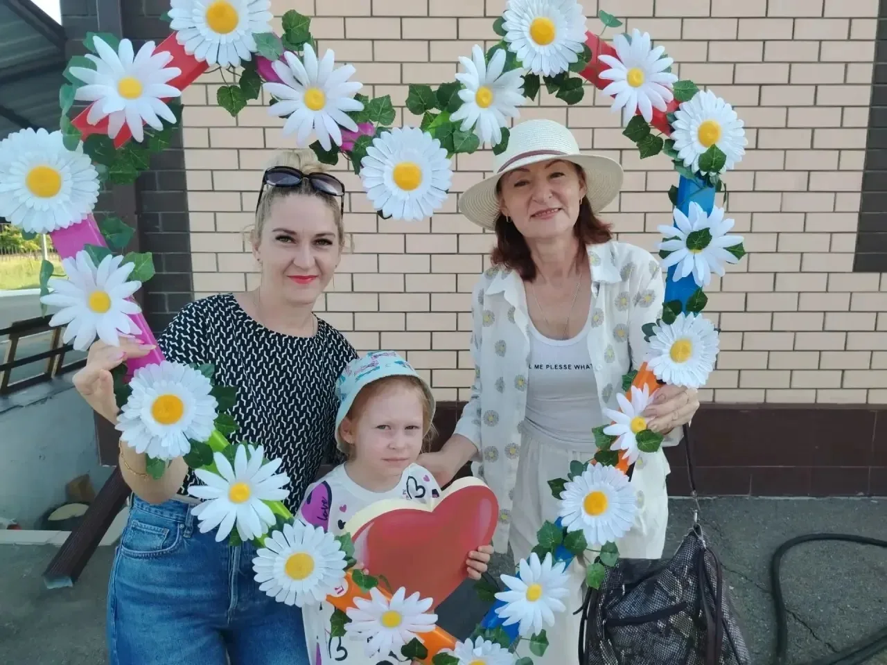 Семья — это самое главное! ❤️

В нашем детском саду царит атмосфера тепла и нежности. В день праздни
