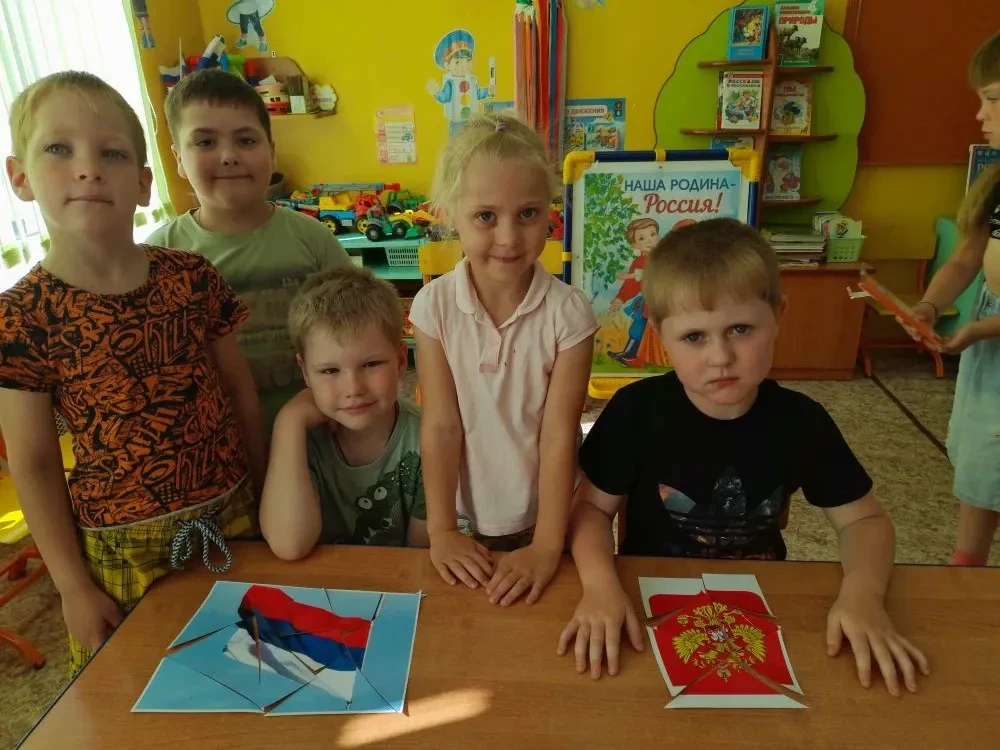 🇷🇺Россия — Родина моя

📌 В подготовительной группе «Гномики» прошли мероприятия, посвящённые Дню 