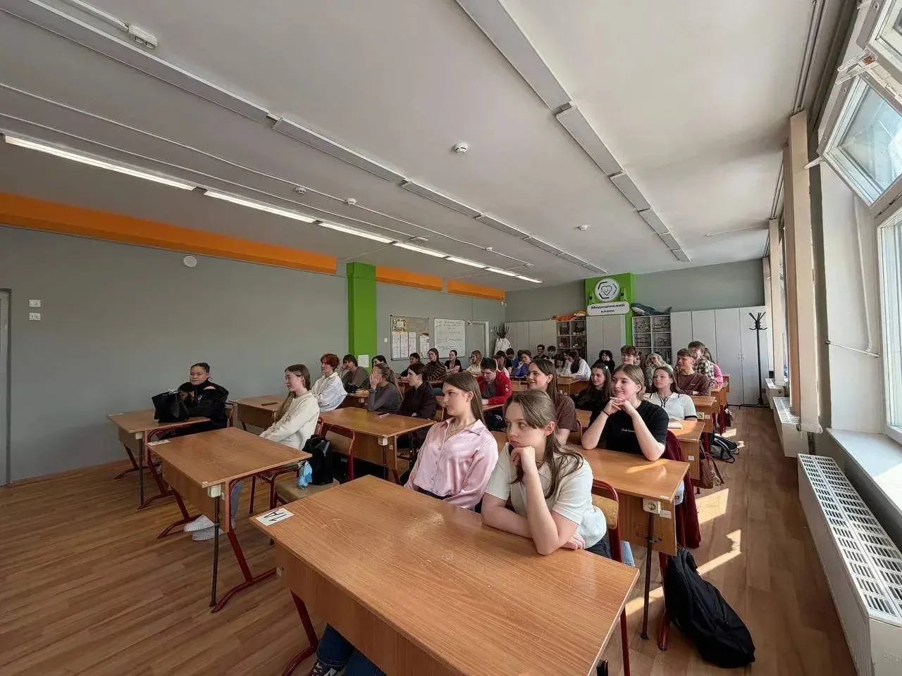 Биотехнология стала ближе: как прошла встреча в школе №1506 🧬  Сегодня для 11-классников провели про