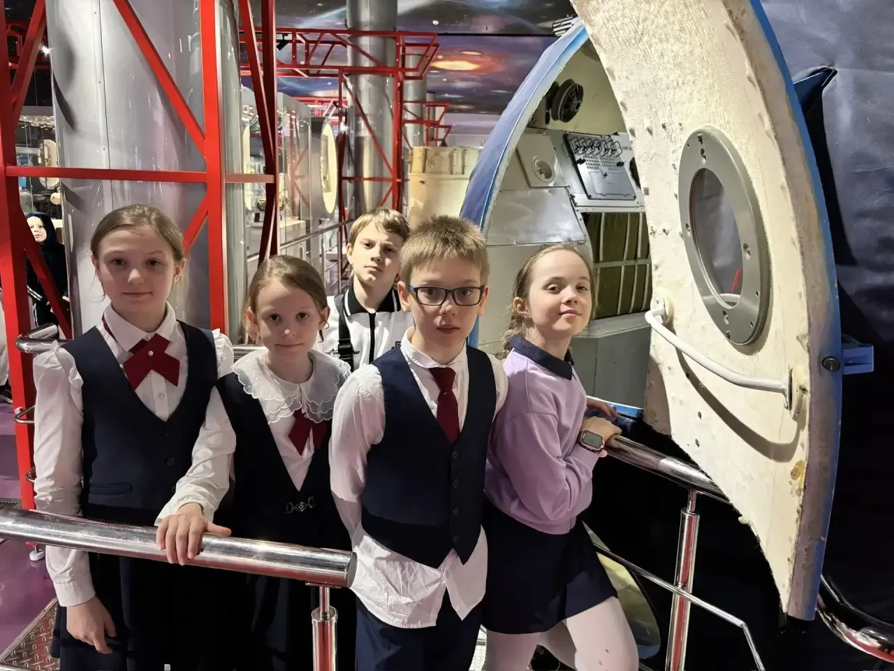 Космическое путешествие 4 «Э» класса  Ученики 4 «Э» класса побывали на увлекательной экскурсии в Муз