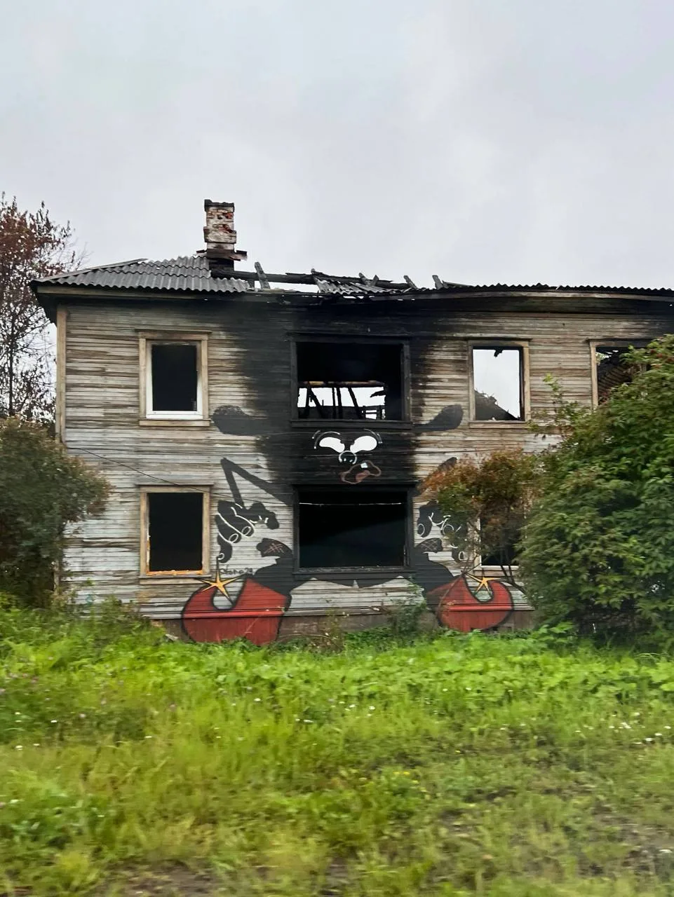Северян продолжают привлекать архангельские муралы на заброшках. 

Кадрами поделился читатель. Встре