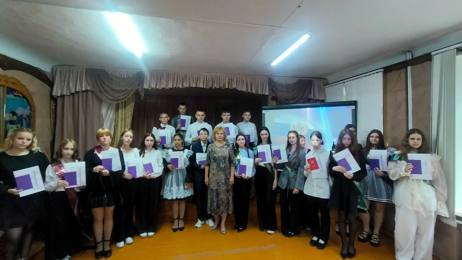 🔔Позади экзамены, впереди — большая жизнь! Вручение аттестатов в 9-х классах

📌26 июня в нашей шко
