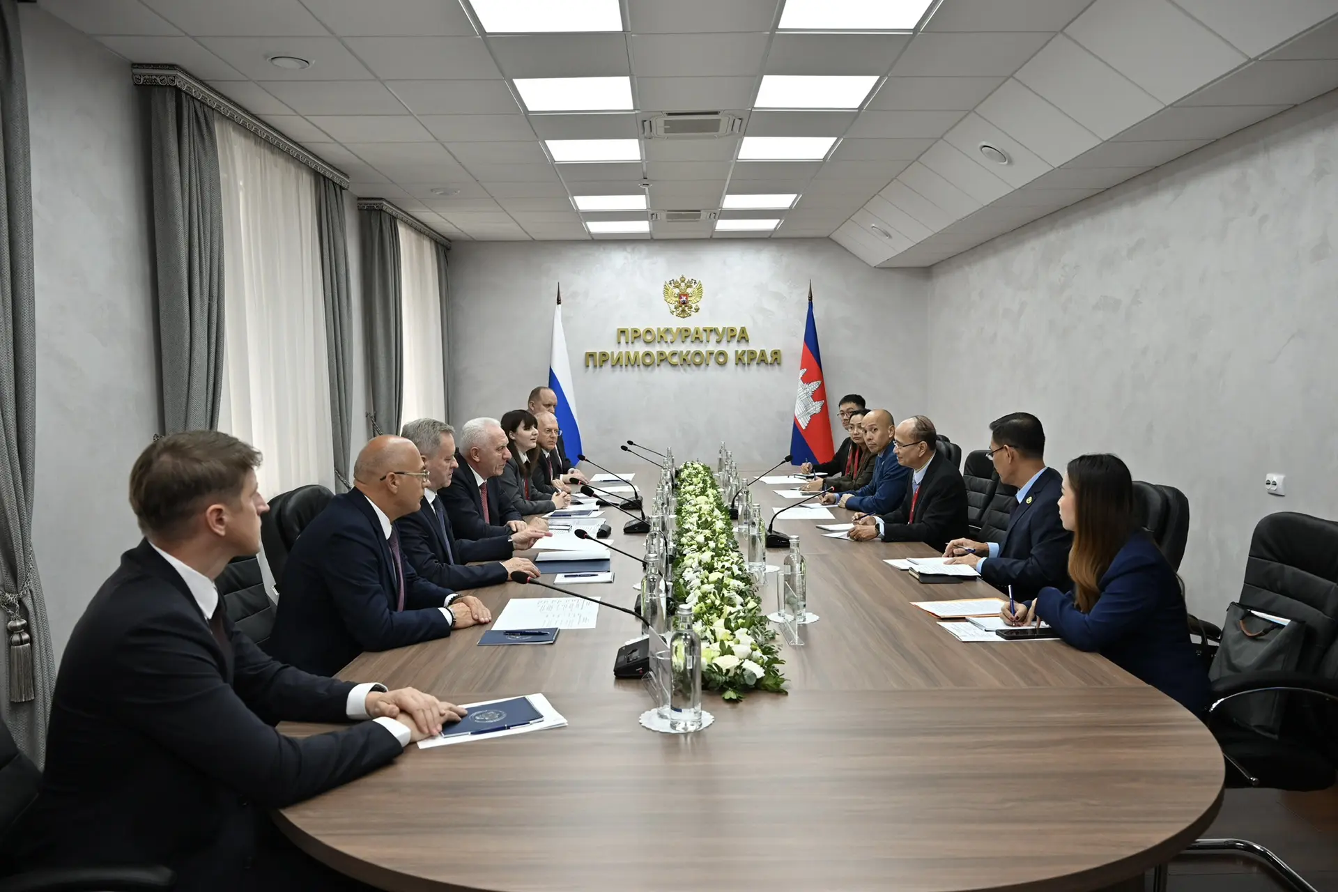 🇷🇺🇰🇭 Генпрокурор России в ходе переговоров с Председателем Антикоррупционной службы...