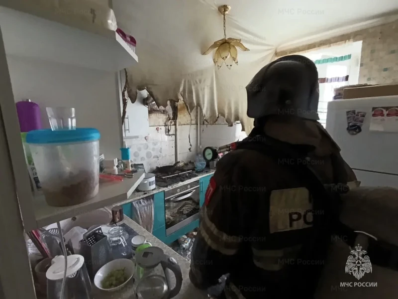❗️5 человек эвакуировали на пожаре в Орле   Сотрудники орловских пожарно-спасательных подразделений 