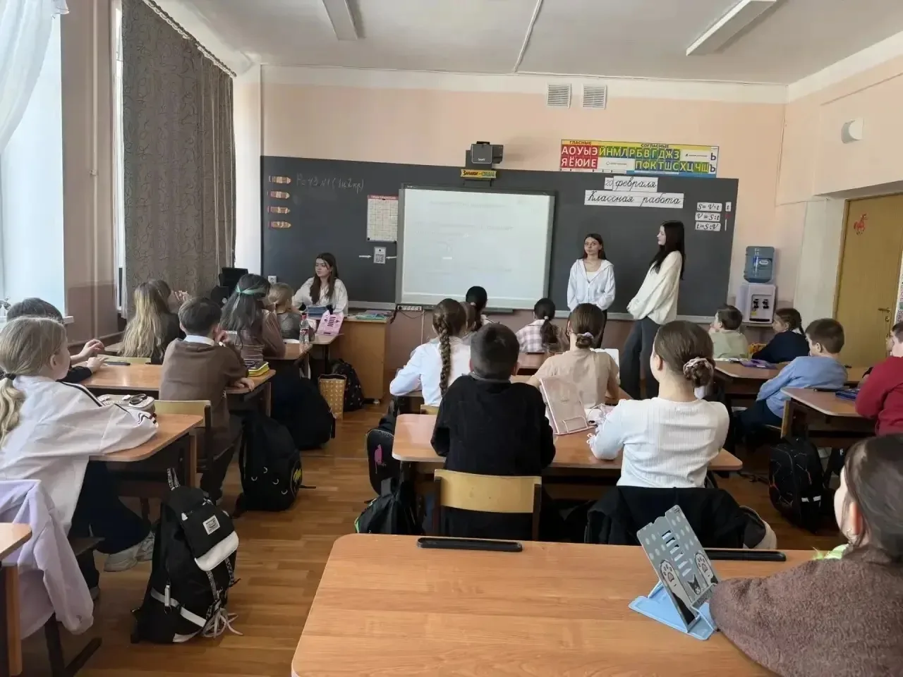 Отряд Юных инспекторов движения (ЮИД) из 8а класса провел познавательную викторину «Жители страны "Д