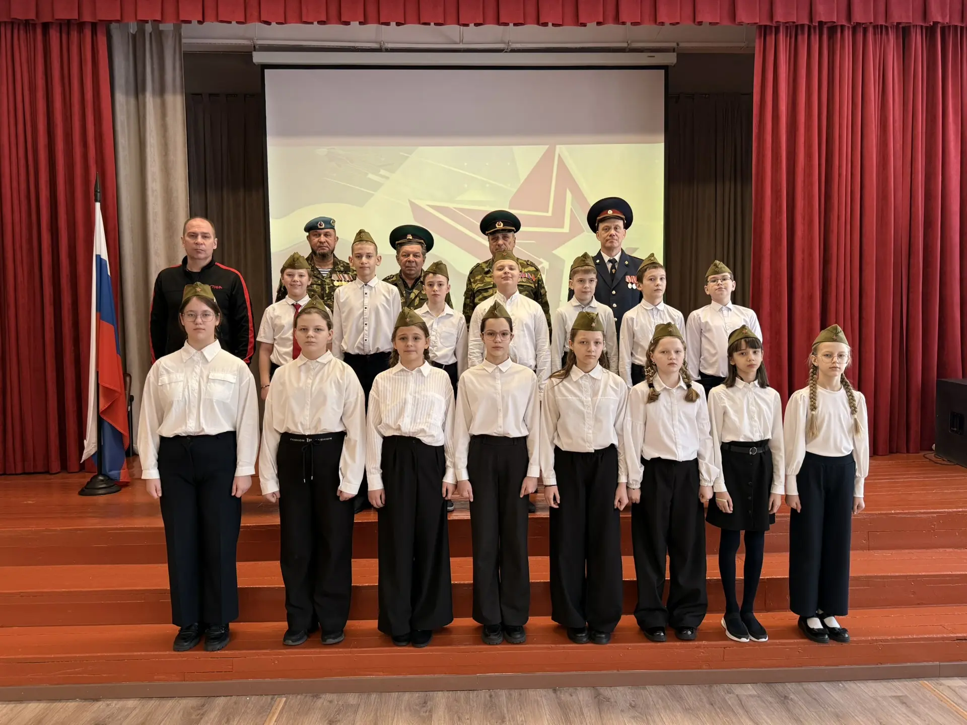 📣 Военно-патриотический месячник в нашей школе! 🎖️  С радостью сообщаем, что с 12 по 24 февраля в на