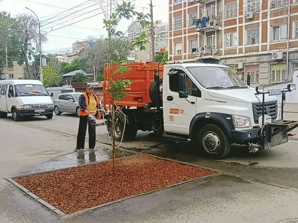 🌿Продолжаются работы по благоустройству

Коммунальные службы осуществляют уборку дорог и тротуаров,