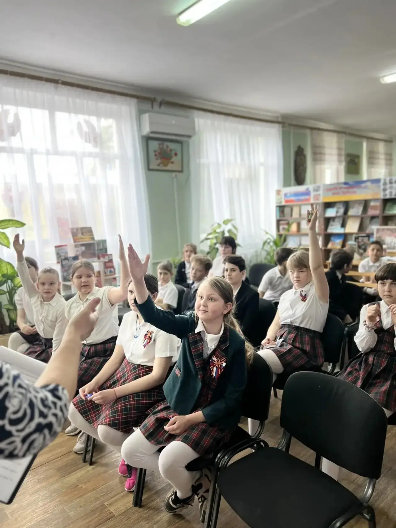 Сегодня ученики 4 «А» класса посетили библиотеку имени Лермонтова 📚  Тема встречи - «Великая Отечест