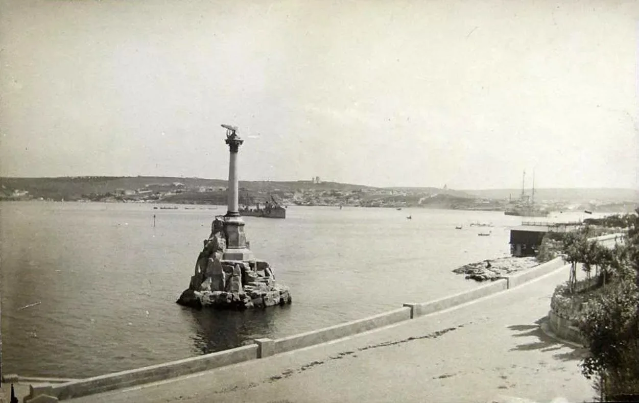 14 июня 1783 года под руководством контр-адмирала Фомы Фомича Мекензи на месте античного города Херс