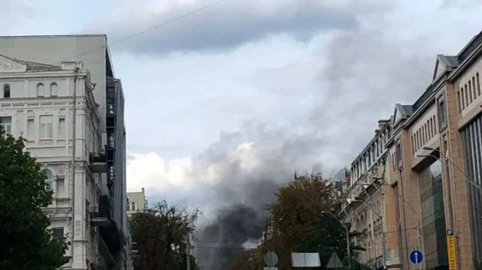 В центре Киева упали обломки беспилотника