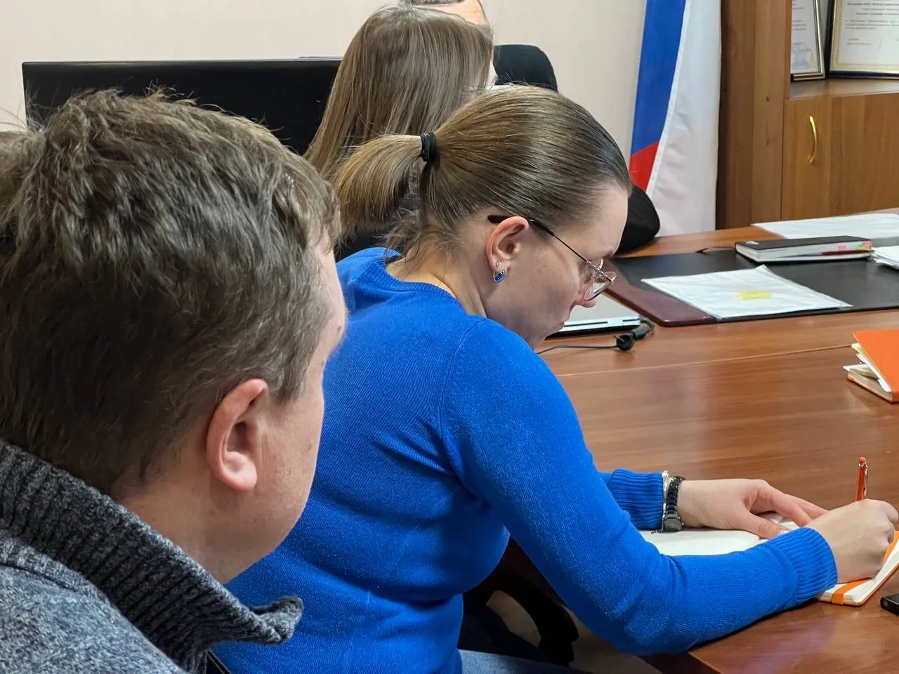 💬 КАК ПРОХОДИТ НАШЕ УТРО В УК?  В современном мире ритм — это все. Особенно в сфере ЖКХ, где вопросы