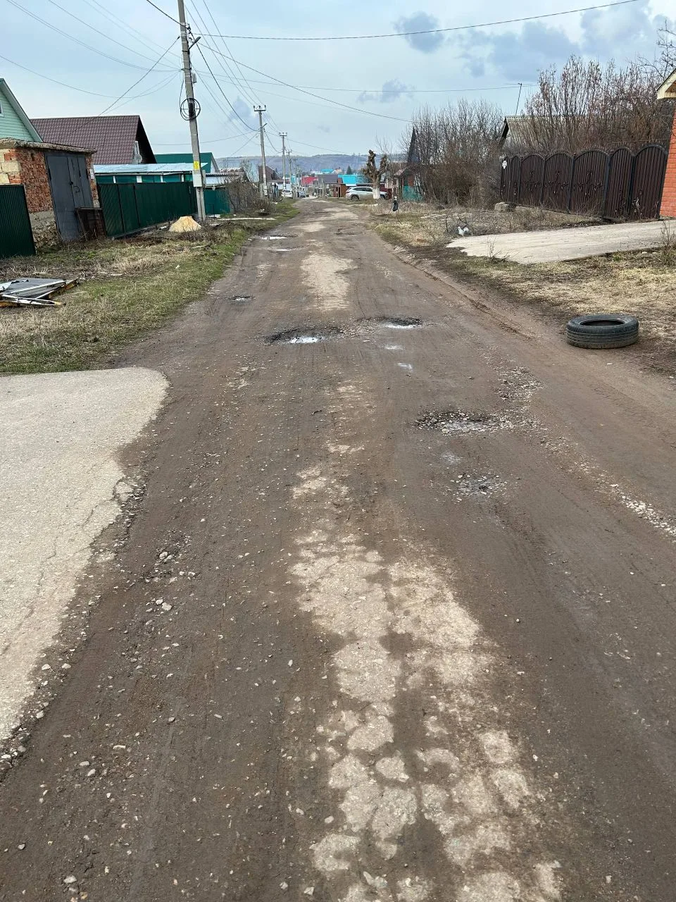😱 Жители улицы Халикова жалуются на отсутствие дороги. Включать улицу в план ремонта отказываются, в