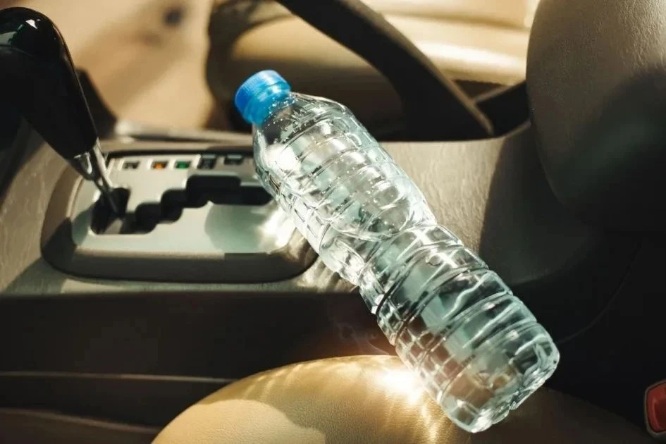🥤 Россиян предупредили об опасности воды из бутылки, оставленной в машине на жаре

Специалисты сове