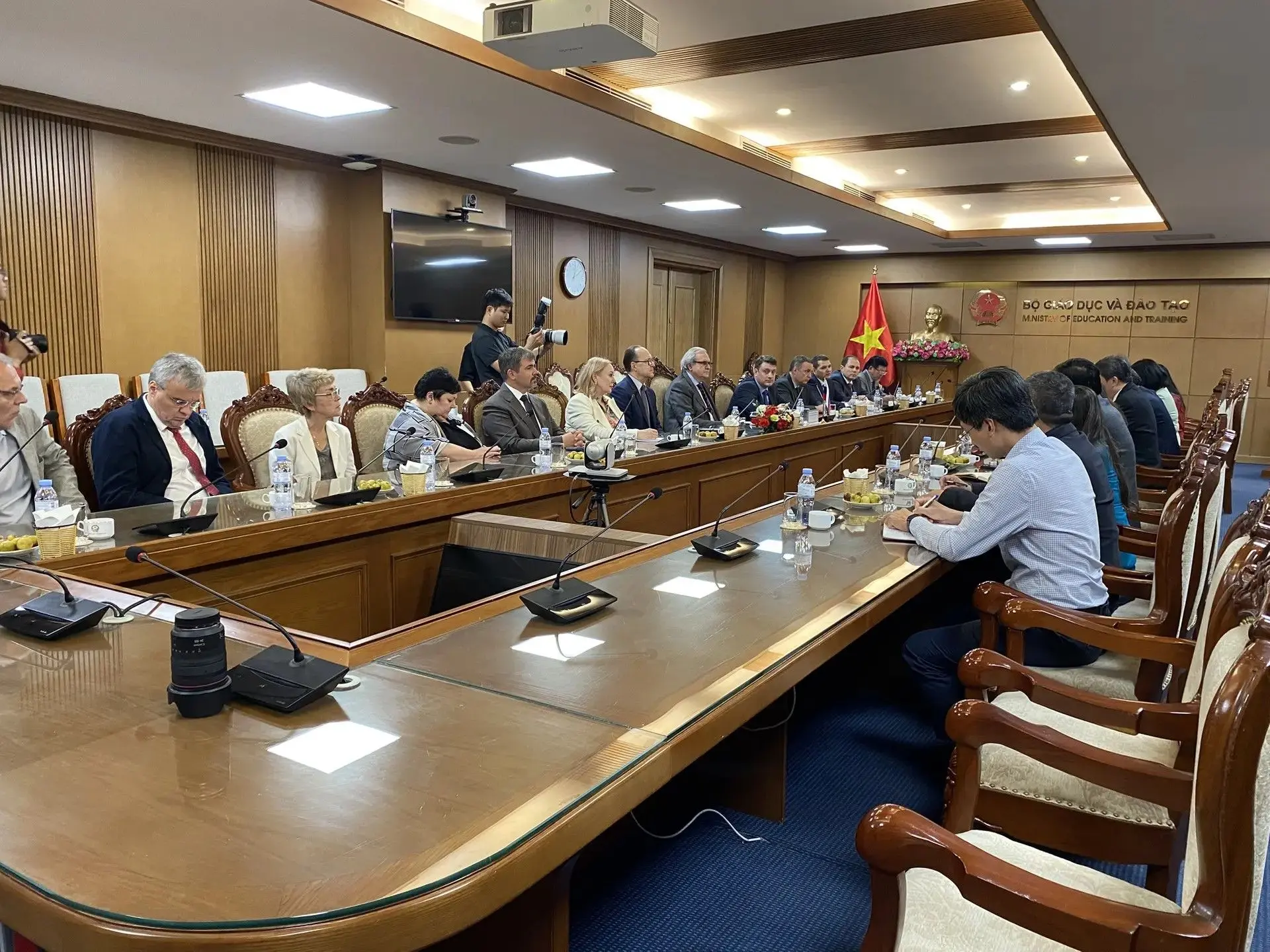 🇷🇺🇻🇳 В столице Вьетнама с официальным визитом находится российская делегация во гла...