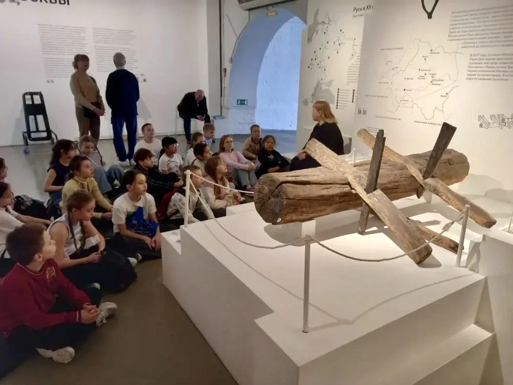 🏛 Путешествие в историю Москвы  📚 В последний день марта ученики 3А, 4Б и 4Д классов отправились в М