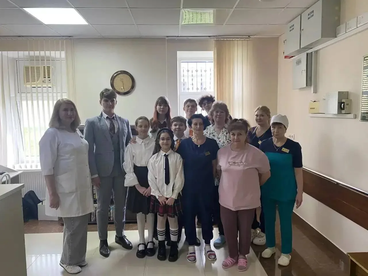 🕊️Ученики лицея №1 подарили тепло пациентам Славянской ЦРБ.   11 апреля в стенах больницы выступили 