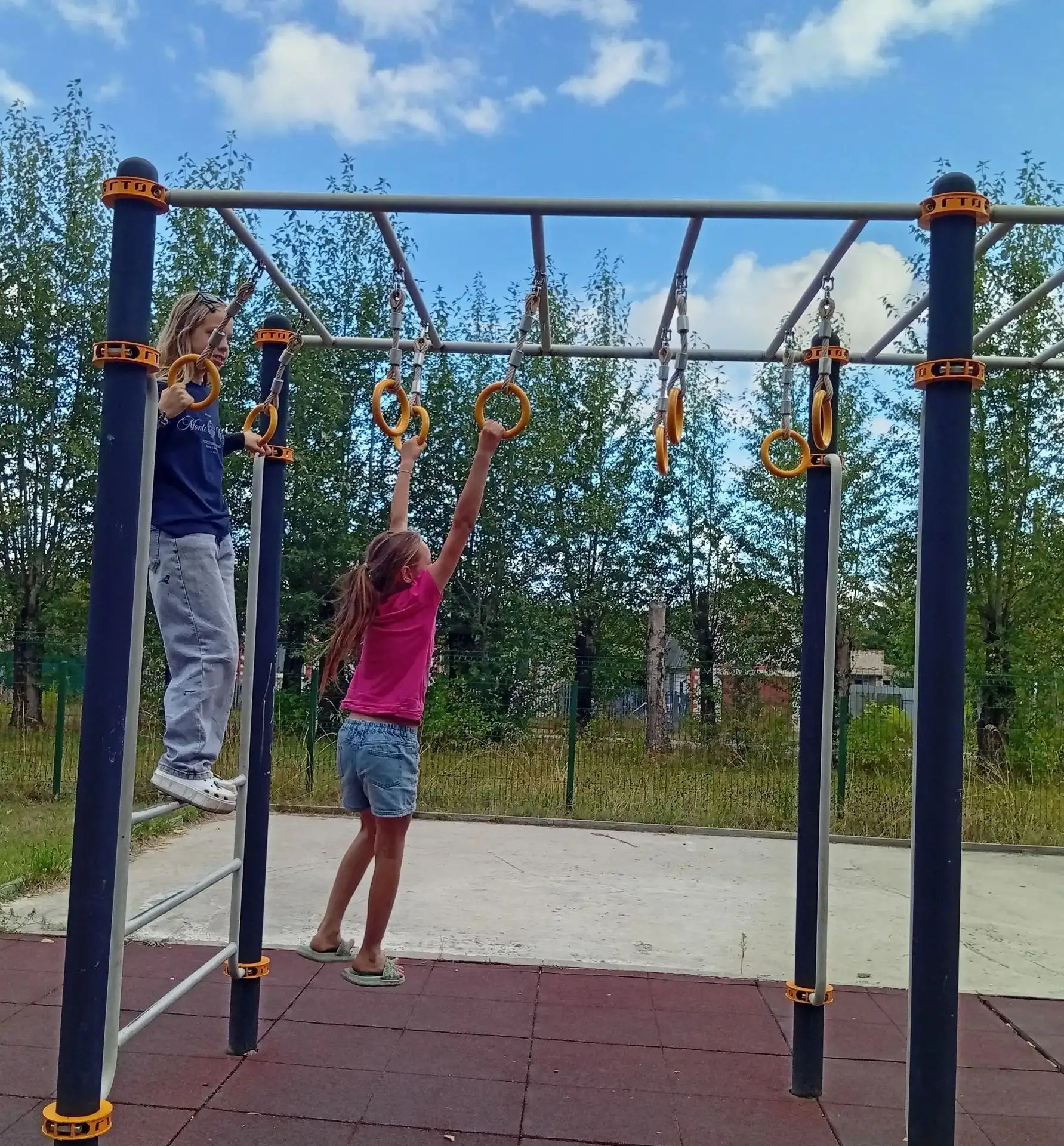 Спорт играет важную роль в жизни многих людей. Это не только способ поддерживать здоров...