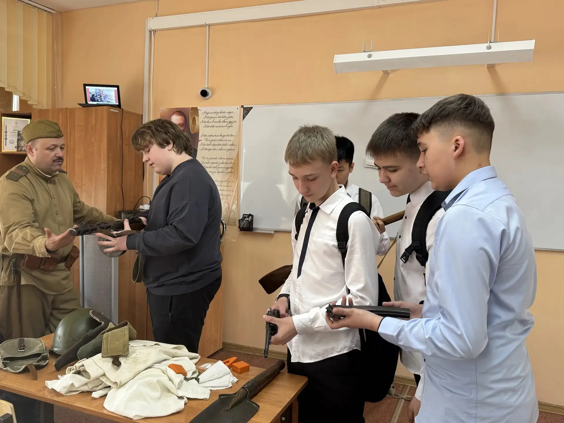 🎗Накануне Дня Победы в нашей школе прошли патриотические занятия, интересные встречи. Так, обучающие