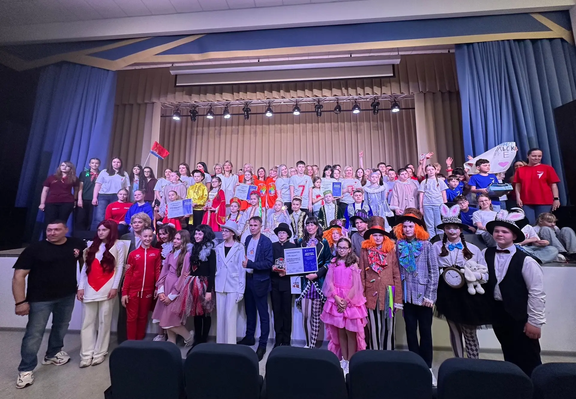 🎉 Поздравляем с блестящей победой на зональном этапе областного конкурса!  Ученики 4 «Е» класса МОУ 