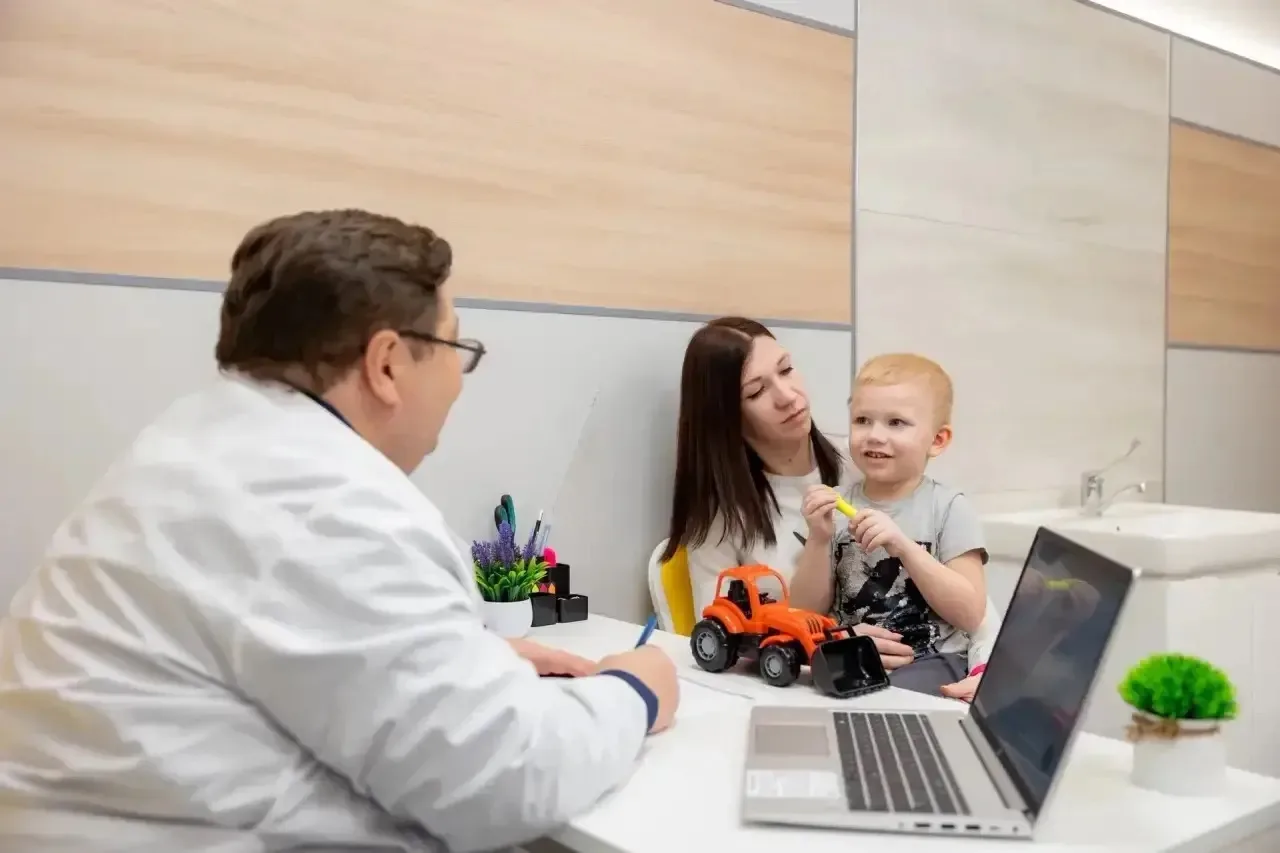 Что скрывает консультация детского невролога? 👩🏻‍⚕️
⠀
Каждый третий родитель не знает, что прием у