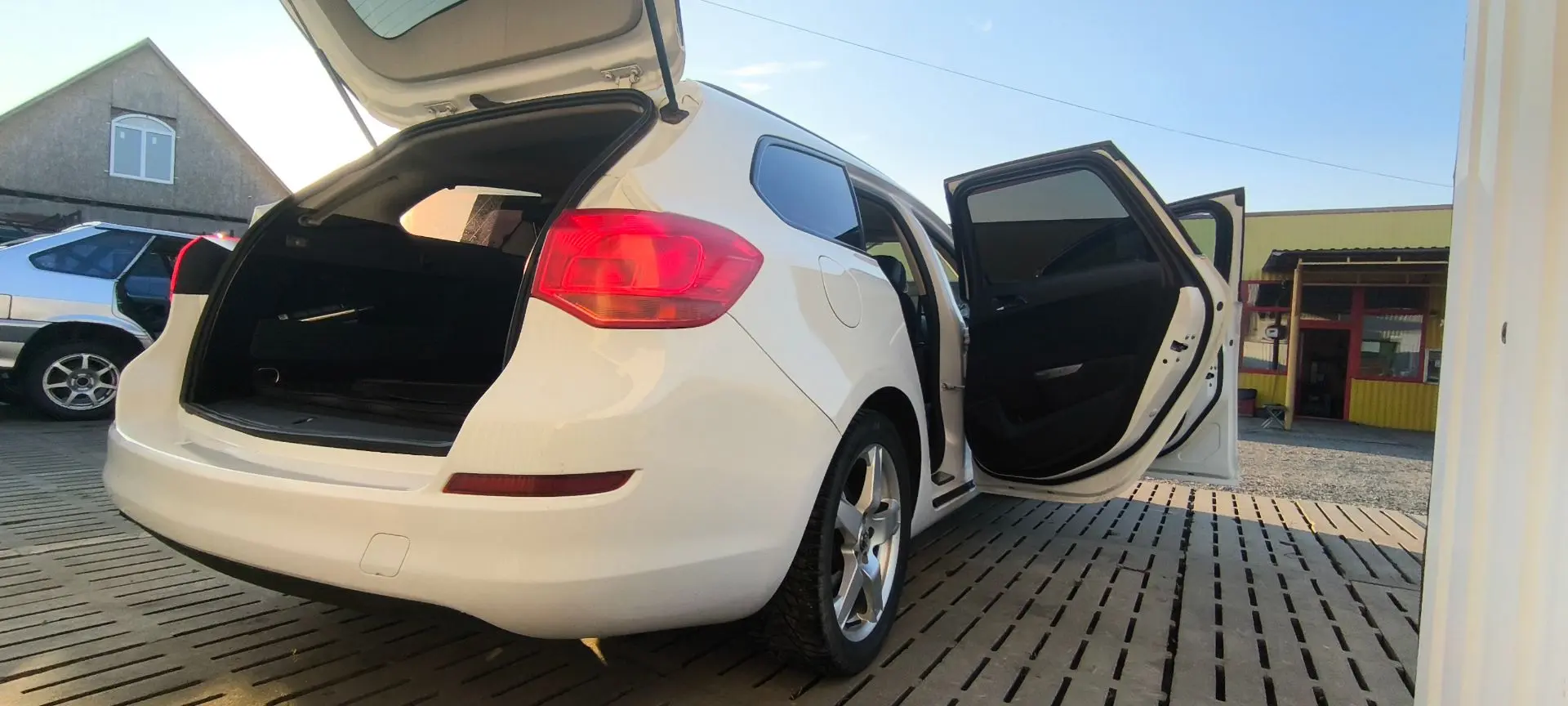 Продам 2012 года 1.6 бензин, автомат,790000тыс.