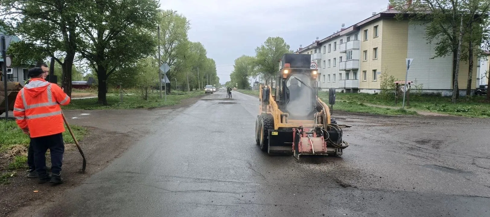 🛠️ В Тымовском начался ямочный ремонт дорог! 🛠️