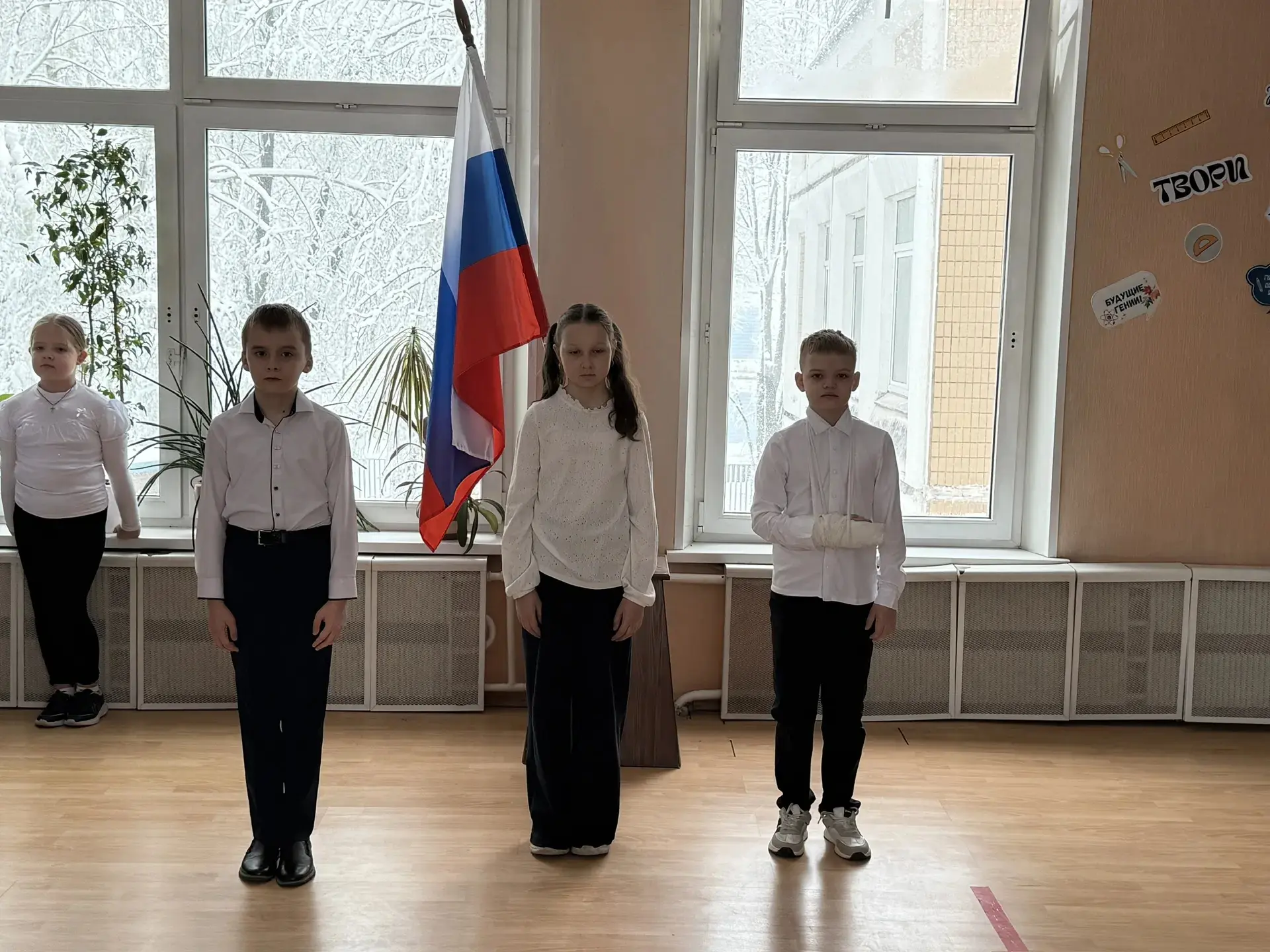 ПОДЪЕМ ФЛАГА   🇷🇺 Дан старт новой неделе! Традиция, с которой начинается каждая новая учебная неделя