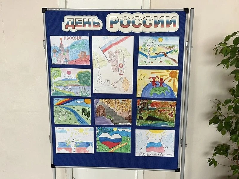 Яркие символы единства: лагерь «Солнышко» при МАОУ СОШ №28 присоединился к акциям «Российский трикол