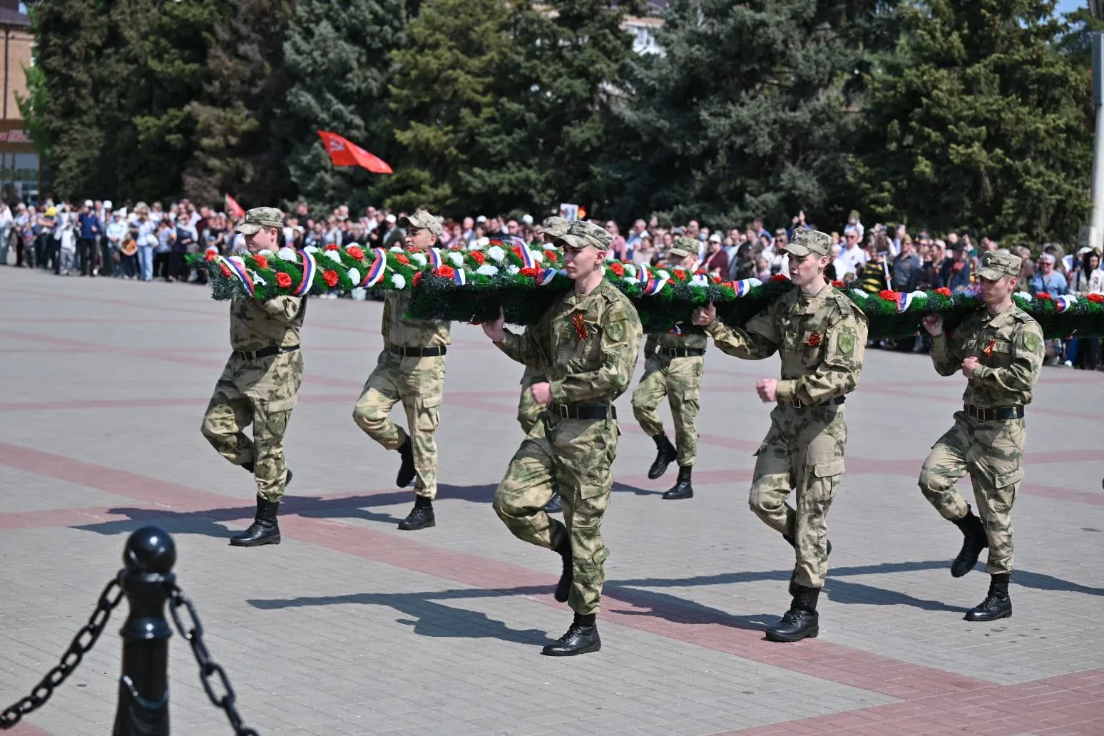 Волгодонск с особым трепетом и большим размахом встретил 81-ю годовщину Великой Победы. 9 мая основн