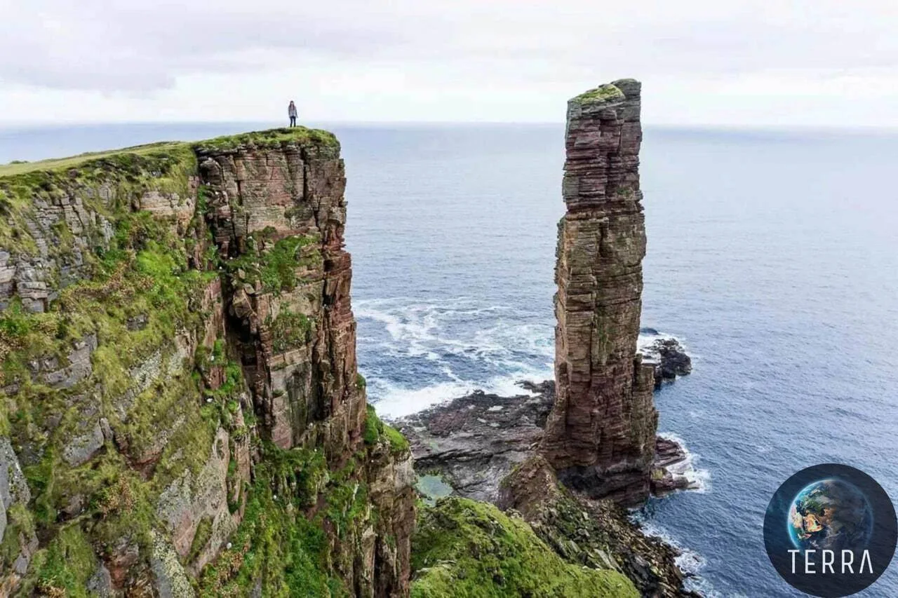 Старик острова Хой ⛰️ 🌊 
 
Олд-Ман-оф-Хой (Старик острова Хой) — одинокая скала высотой 137 метров 