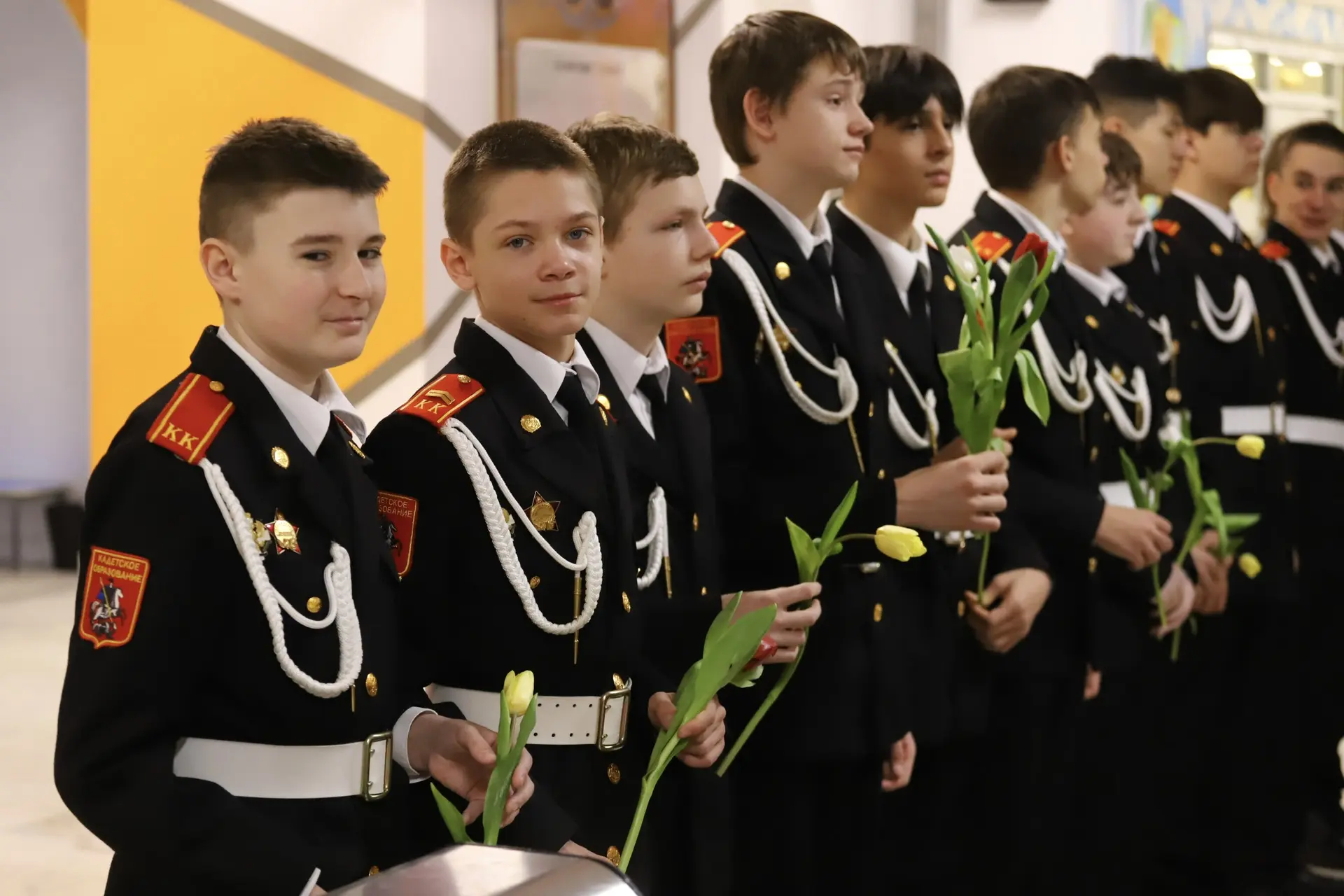 Ну и, конечно, наши кадеты тоже не могли остаться в стороне от поздравлений🌷  Они подготовили свои т