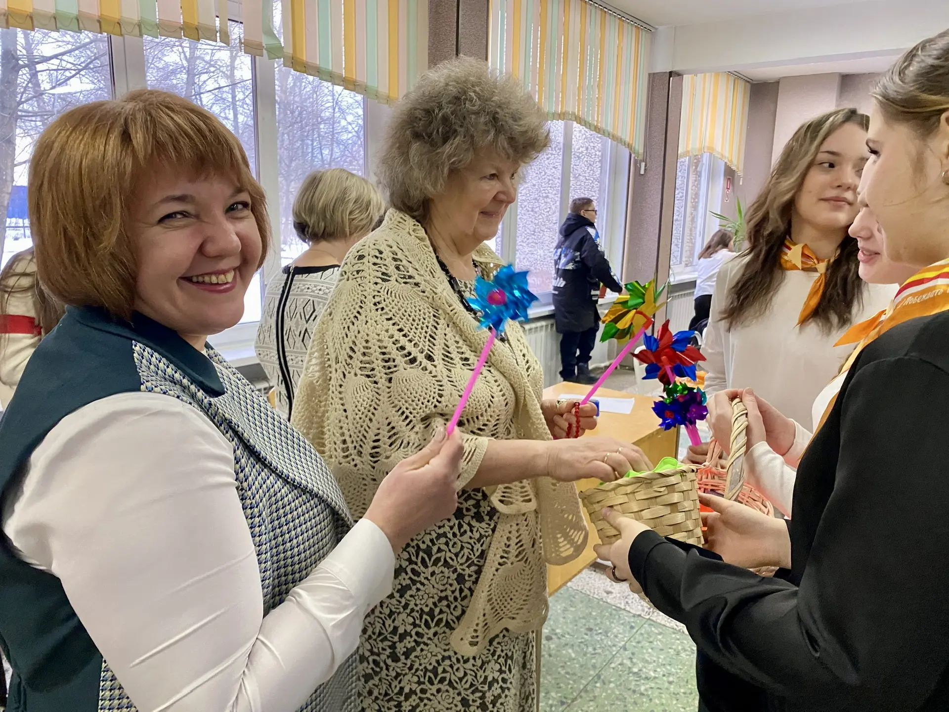 🌼🪻💐🌷🌺🌹Сегодня, в преддверии праздника, Совет обучающихся нашей школы устроил яркую и тёплую встречу 