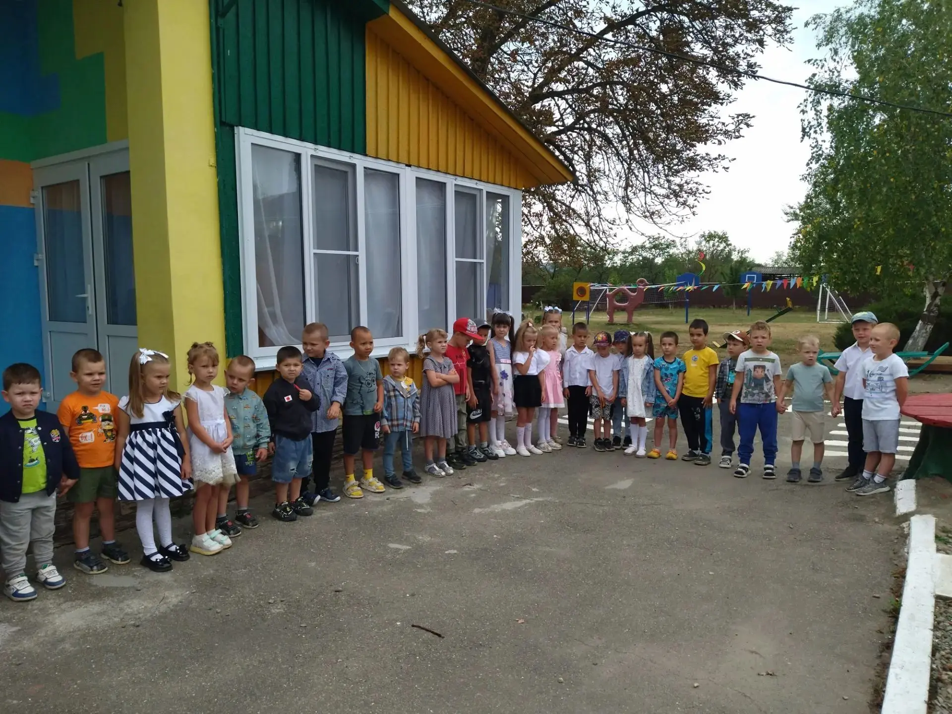 С чего начинается неделя в нашем детском саду? С гордости за свою страну!