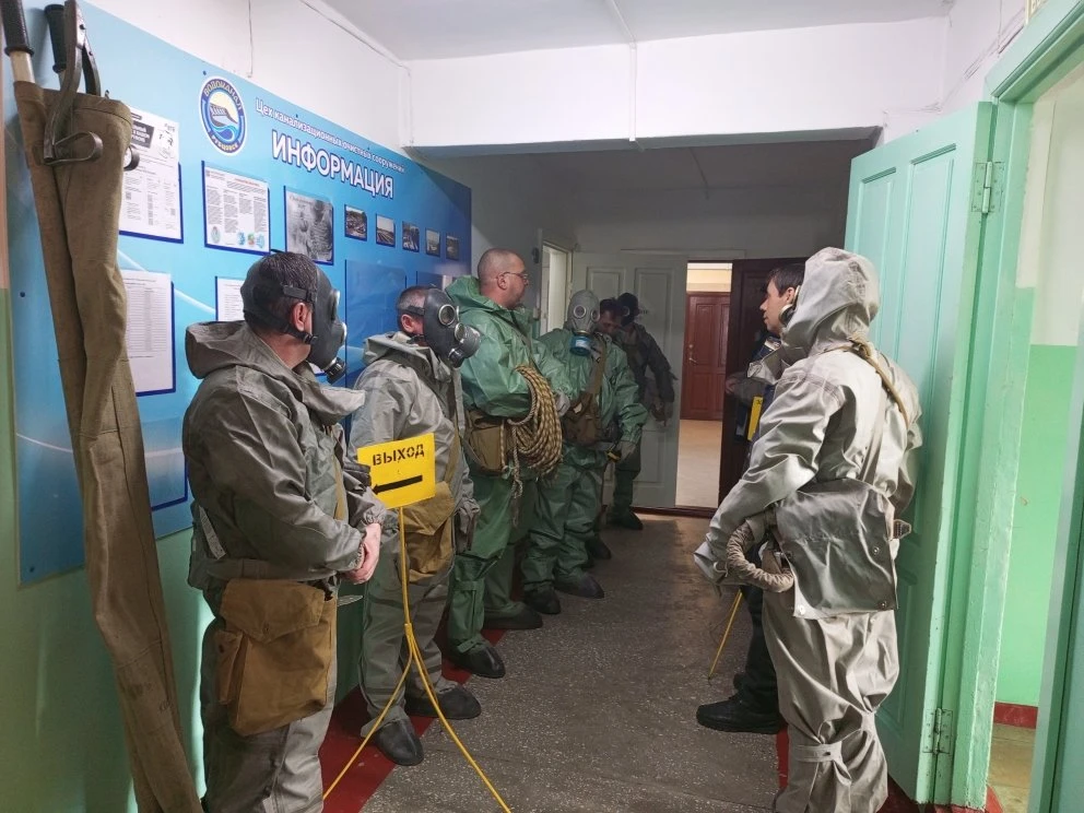 По тревоге за 60 секунд: на рубцовском водоканале прошла тренировка по химзащите