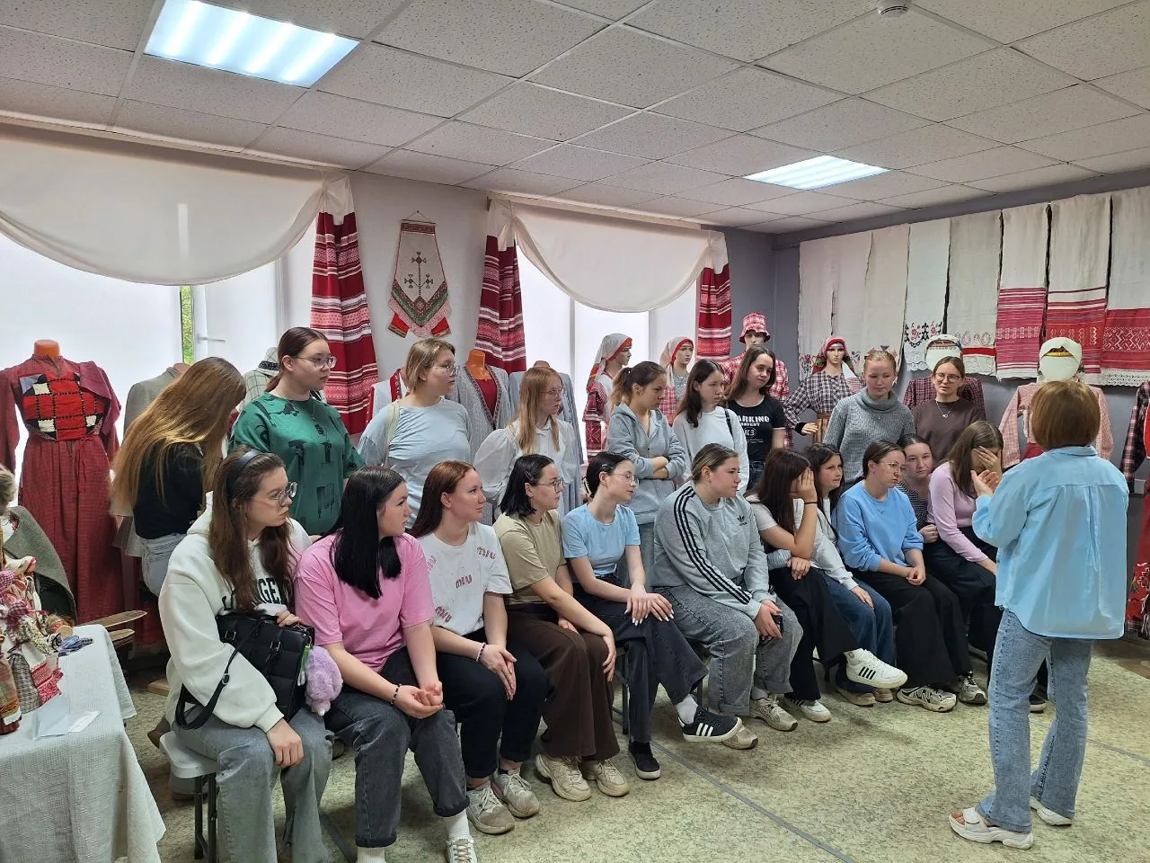 Сегодня к нам в Дом Ремёсел приходили студенты третьего курса Дебесского политехникума....